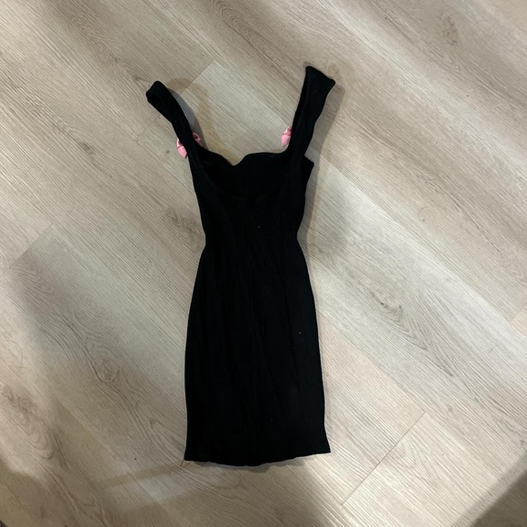 Fashion nova black ribbed mini dress with 2 pink bows - Picture 4 of 5